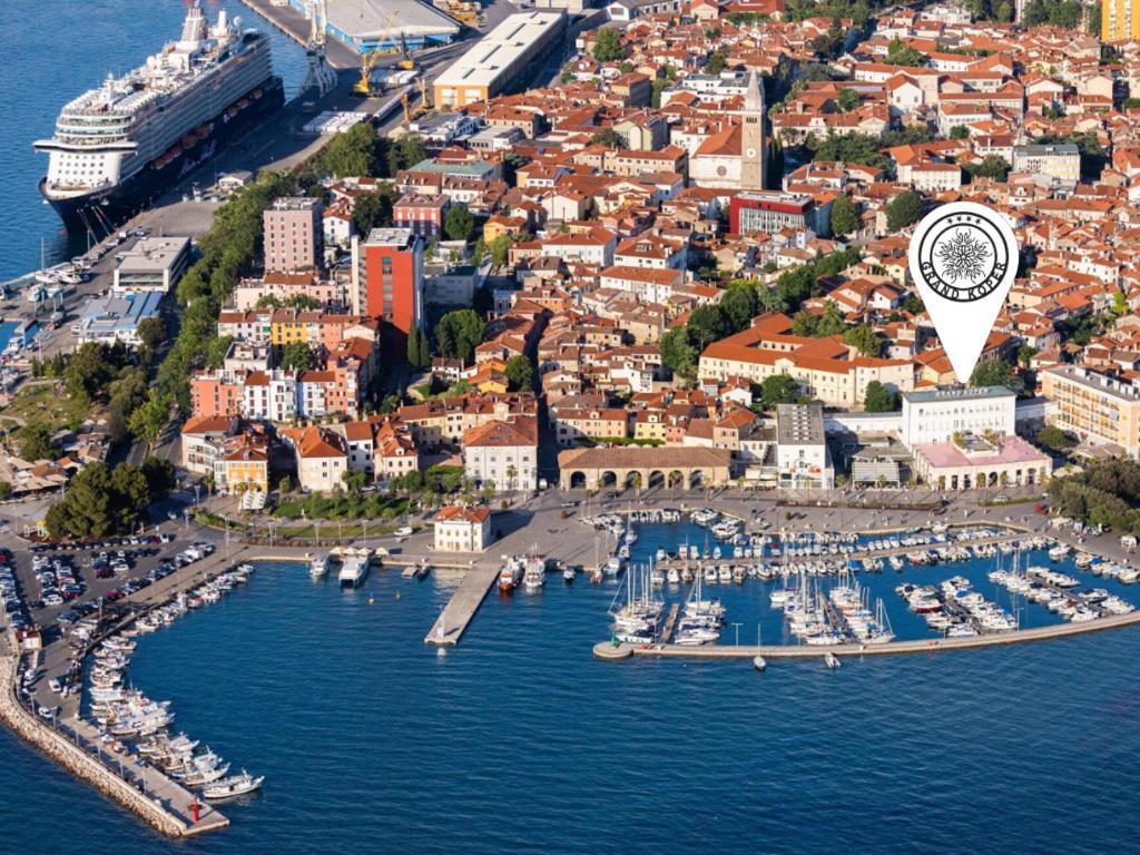 Hotel Grand Koper Eksteriør bilde