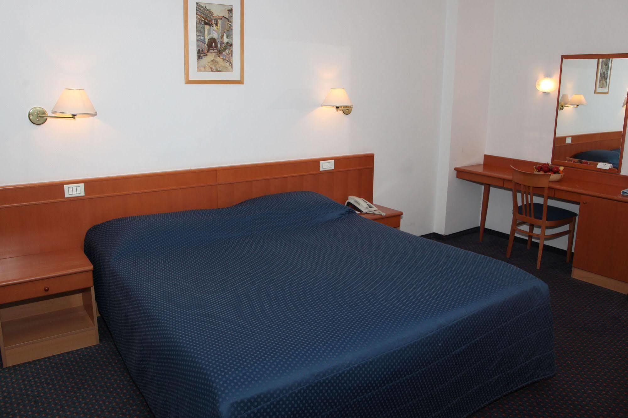 Hotel Grand Koper Eksteriør bilde