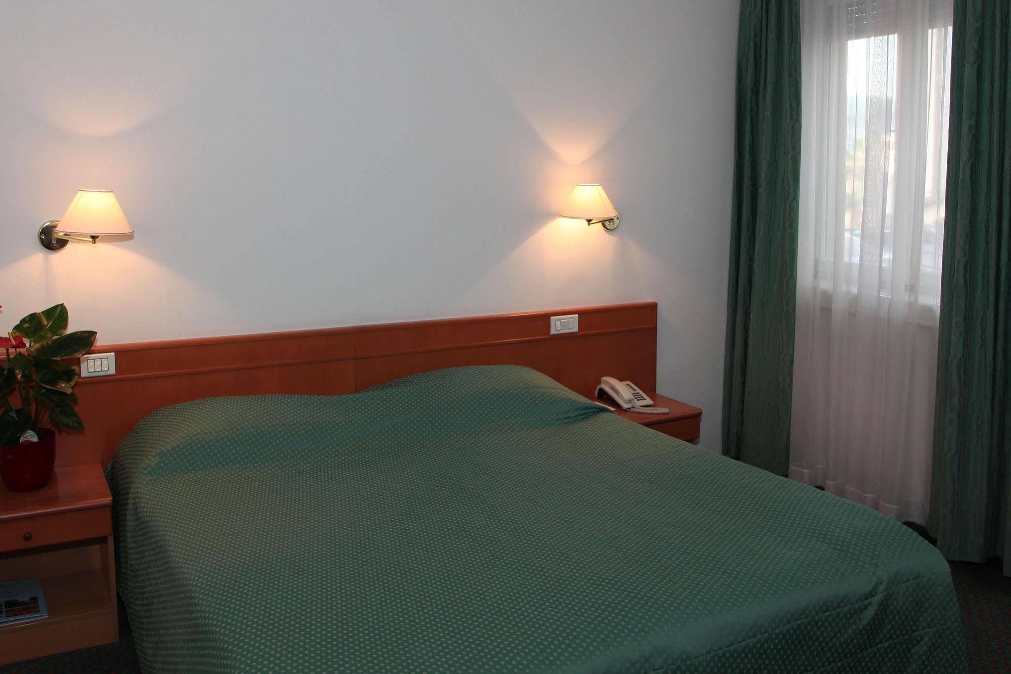Hotel Grand Koper Eksteriør bilde